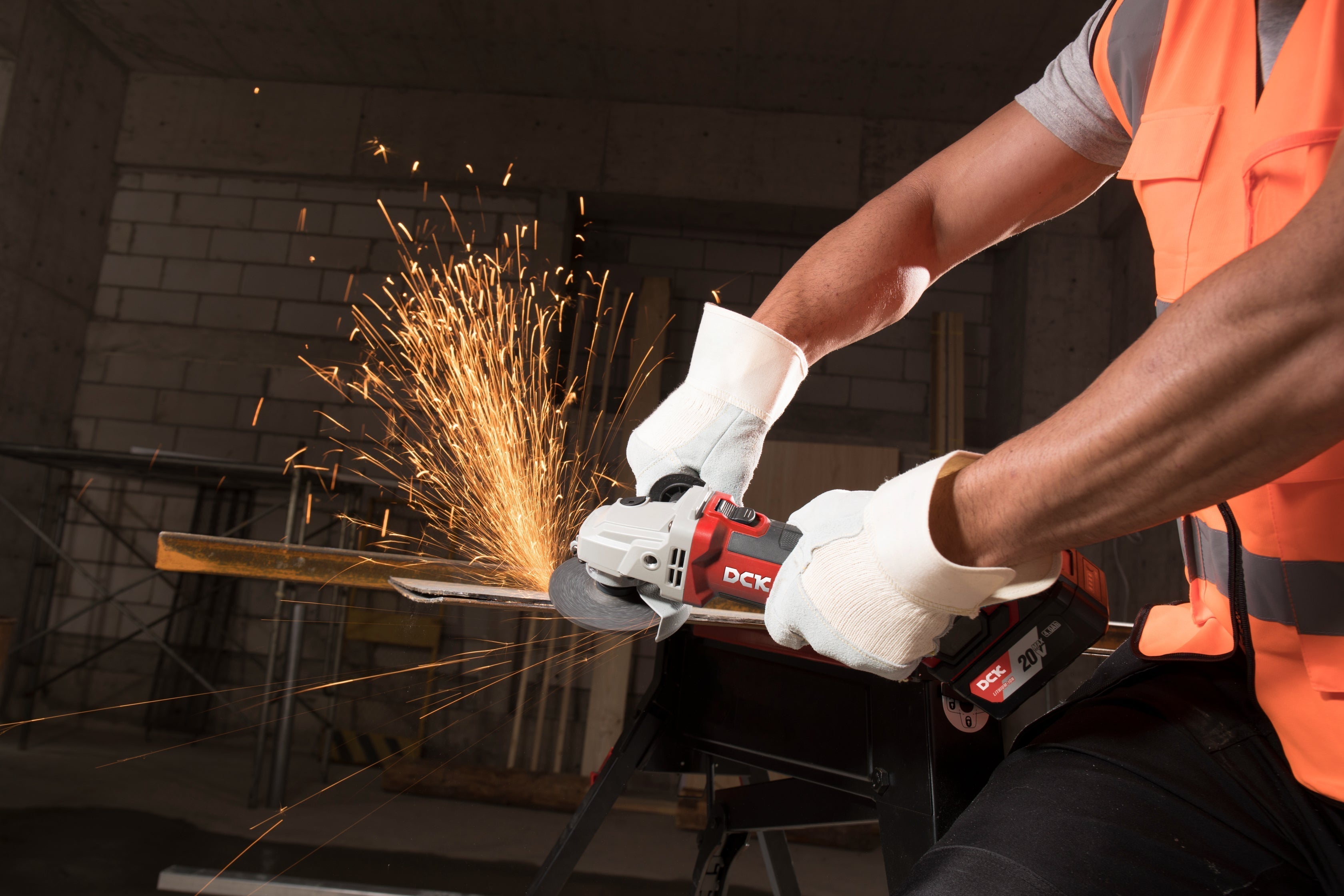 DCK KDSM03-125 20V 充電式無刷角磨機