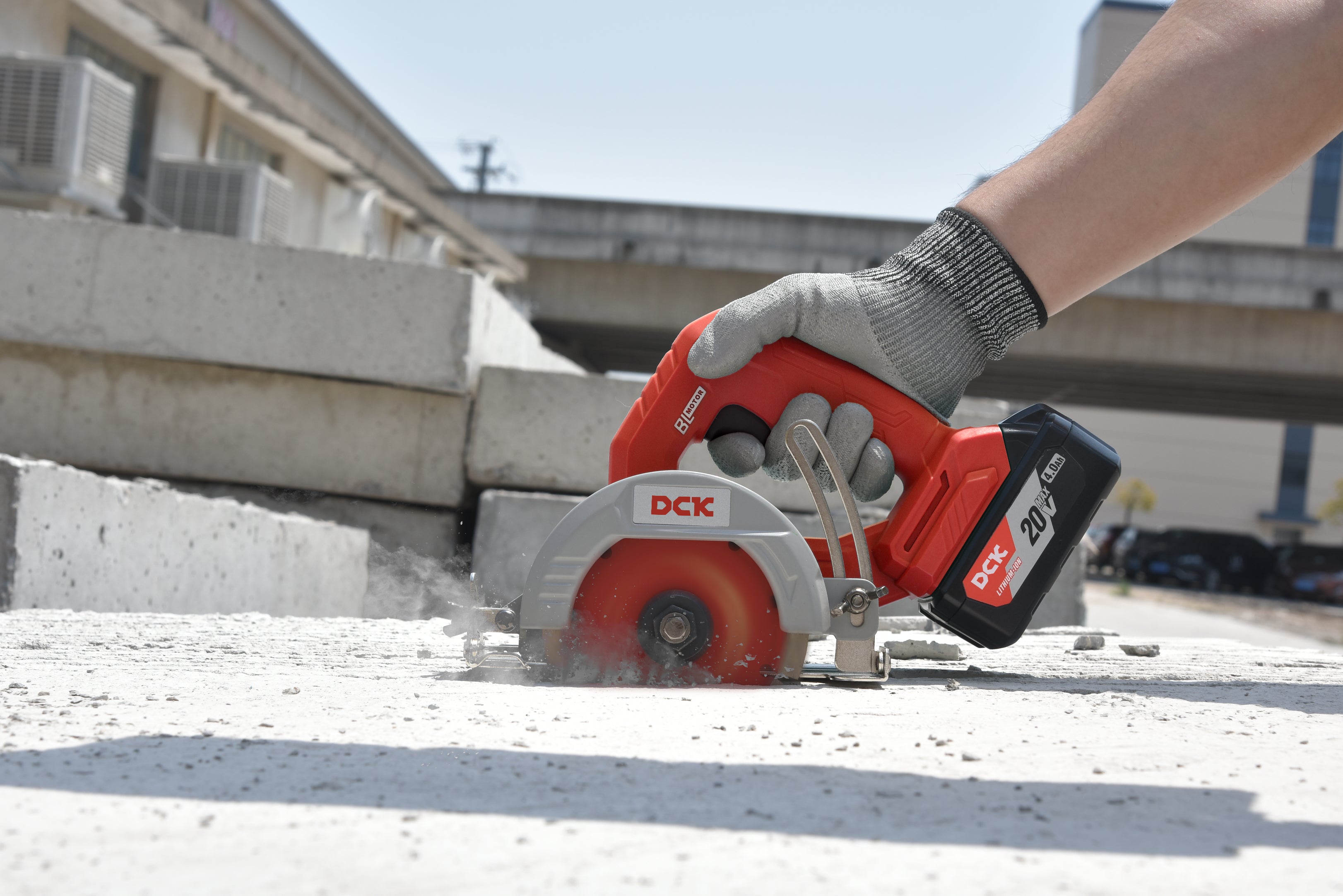 DCK KDZE125 20V 充電式無刷雲石切割機