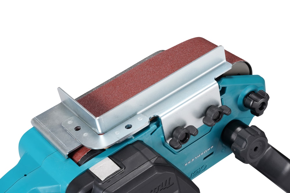 Makita 1915E3-1 導尺安裝在砂帶機上(斜角)