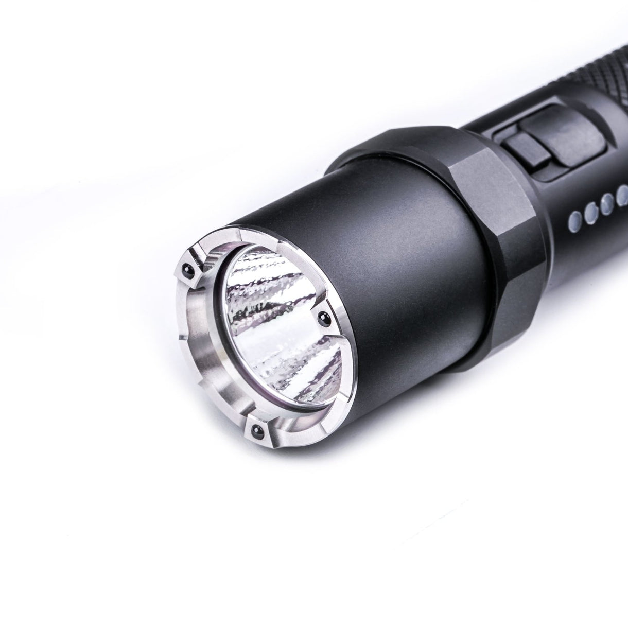 NEXTORCH P8 輕巧型LED電筒(鏡頭細節)