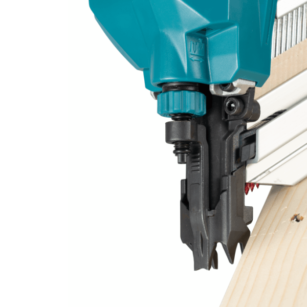 Makita BN001GZ 防滑釘頭及深度調整旋鈕近攝
