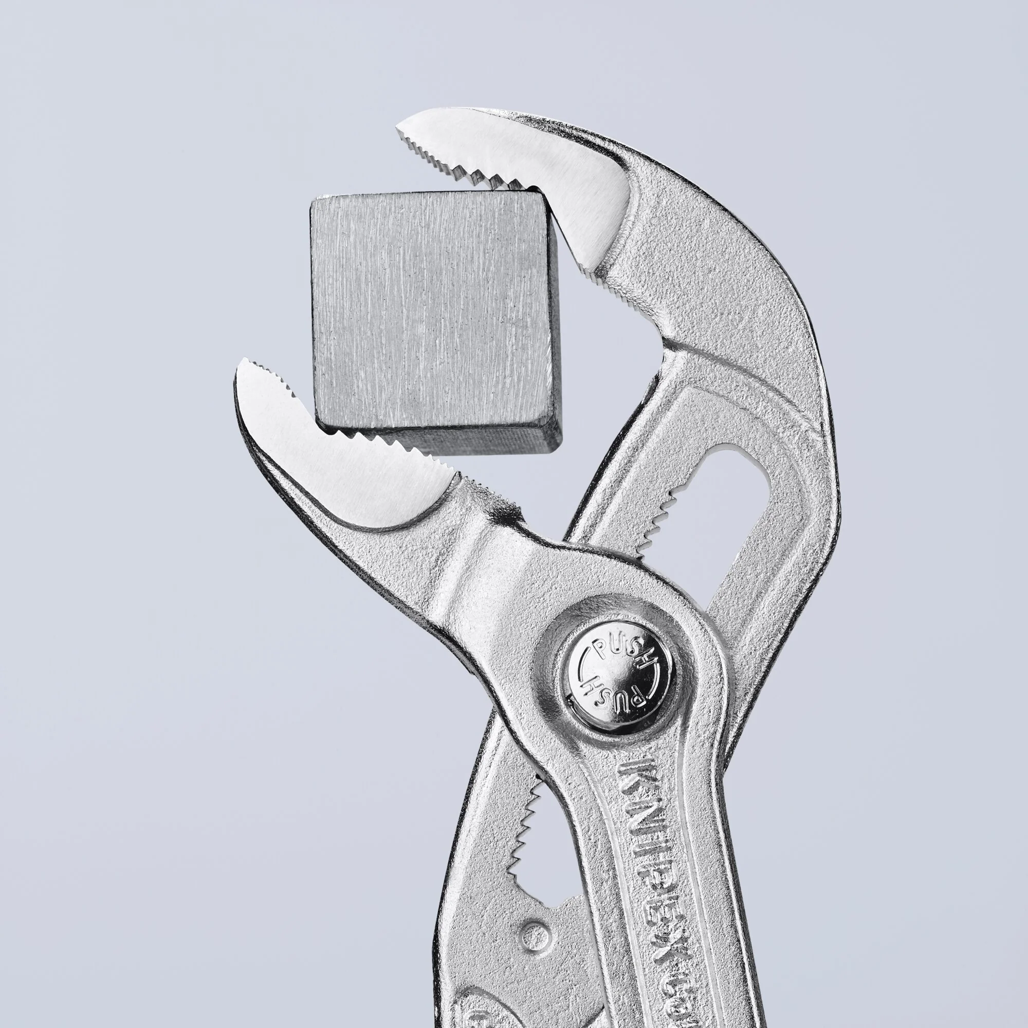 KNIPEX 87 26 250 Cobra 絕緣柄水泵鉗(鉗口細節)
