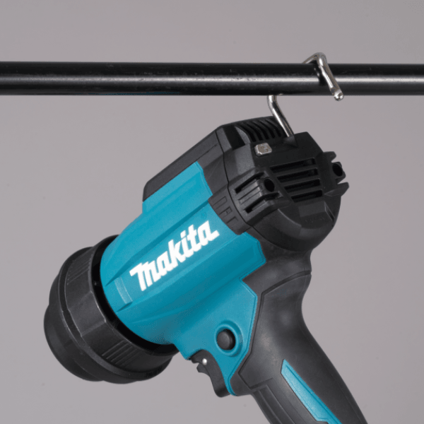 Makita HG001GZ02 熱風槍機身掛鉤設計,可掛於橫桿收納