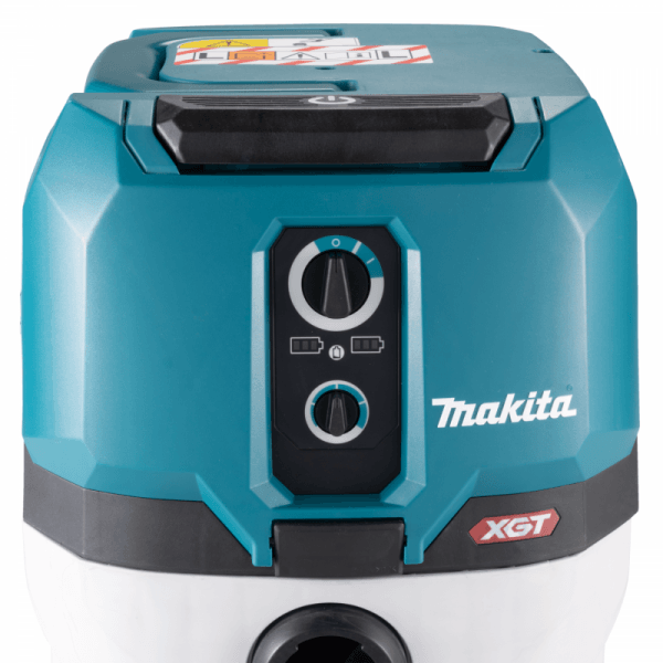 Makita 牧田 VC003GLZ04 機頂控制面板特寫,設有電源開關及無段變速調校旋鈕