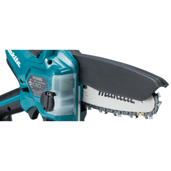 Makita UC029GZ 鏈油箱、無匙調鏈旋鈕及導板鋸鏈近攝細節