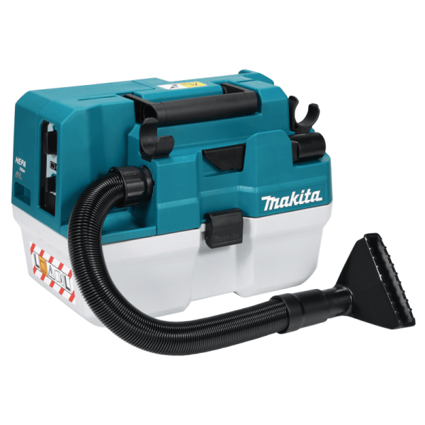 Makita 牧田 VC014GLZ 40V 充電式集塵機(淨機)斜視圖,已接上喉管及寬吸嘴