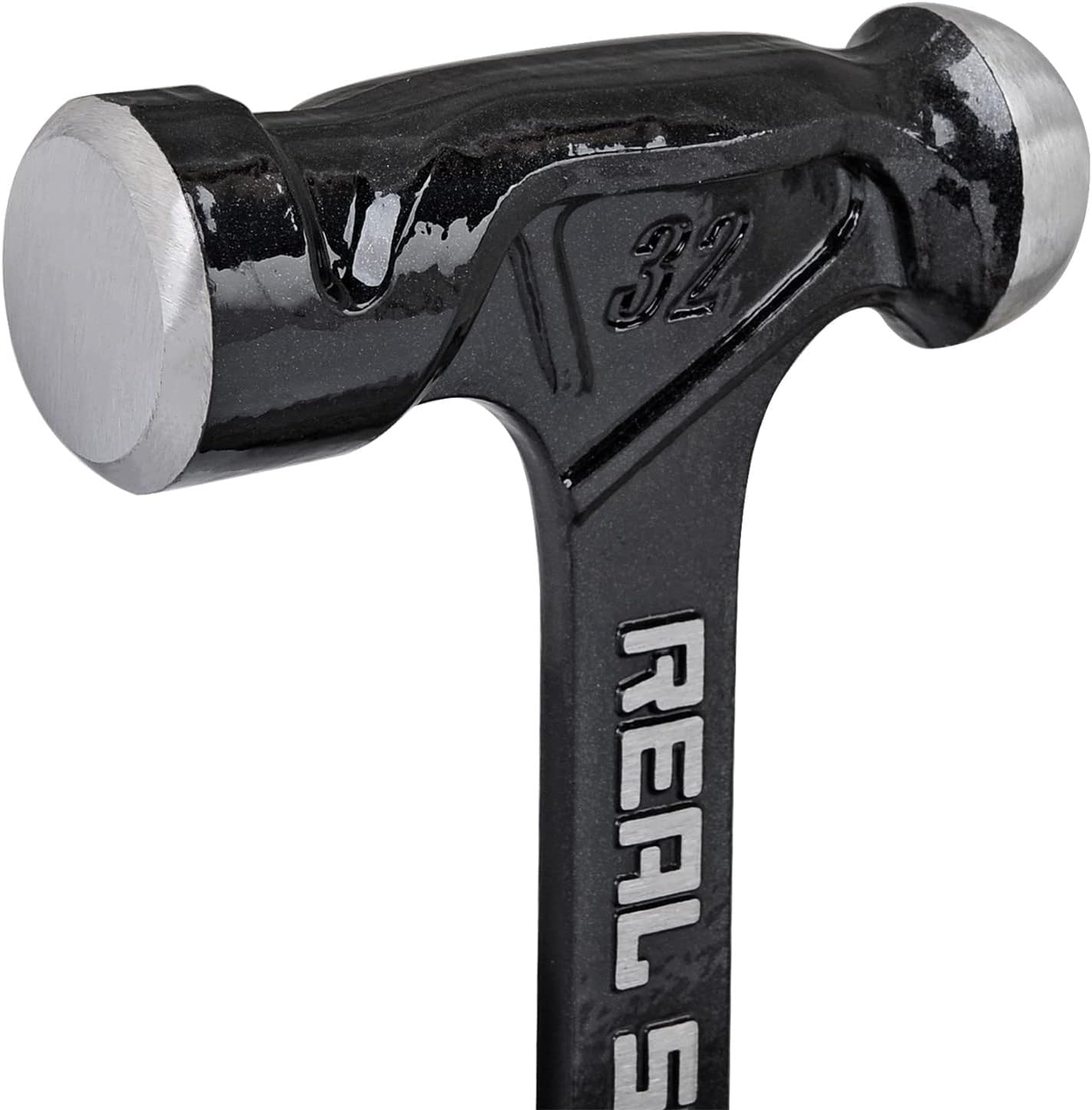 REAL STEEL 圓頭鎚頭部細節(顯示「32」重量標記)