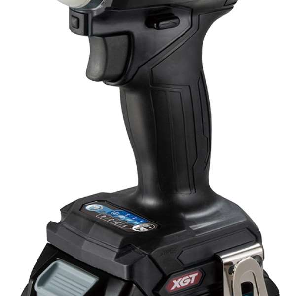 Makita 牧田 TD001GD204 40V 充電式衝擊起子機黑色機身,可見握把、XGT 電池接口及電量指示燈