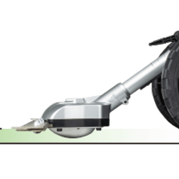 Makita UG001GZ 剪切刀頭及耐磨鈑金底板貼地滑動修剪特寫