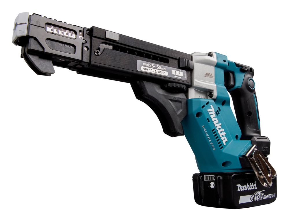 Makita DFR551Z 導槽伸展狀態,可對應 25 - 55 mm 連帶螺絲的送料行程