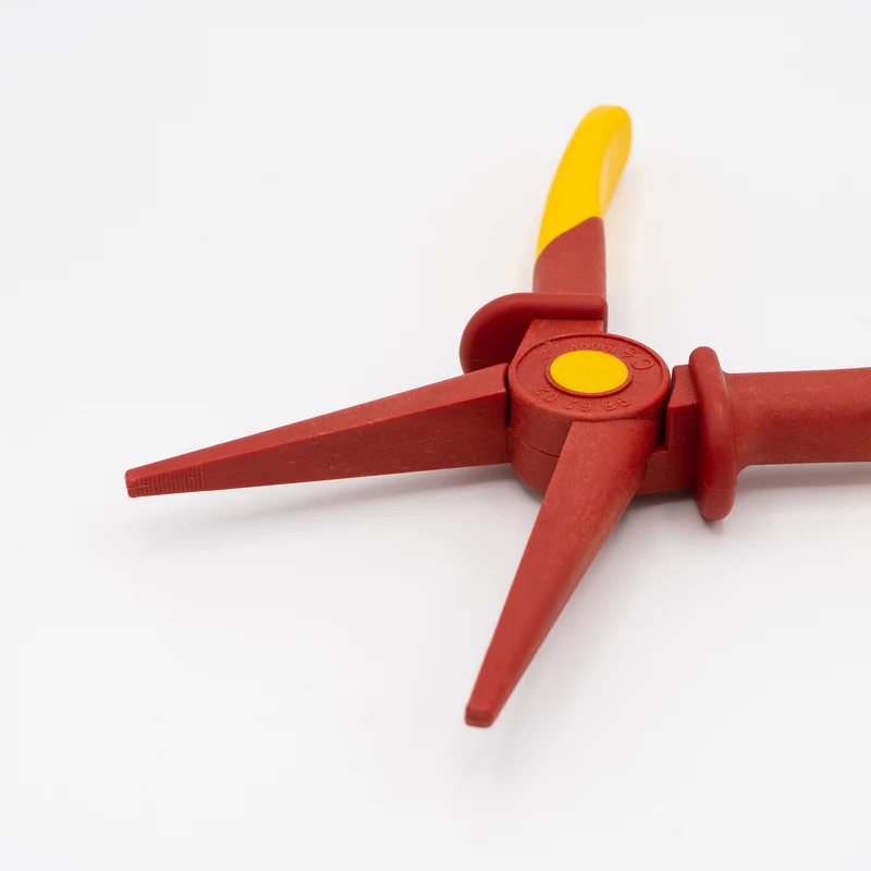 KNIPEX 98 62 02 絕緣柄電工刀(鉸接處細節)