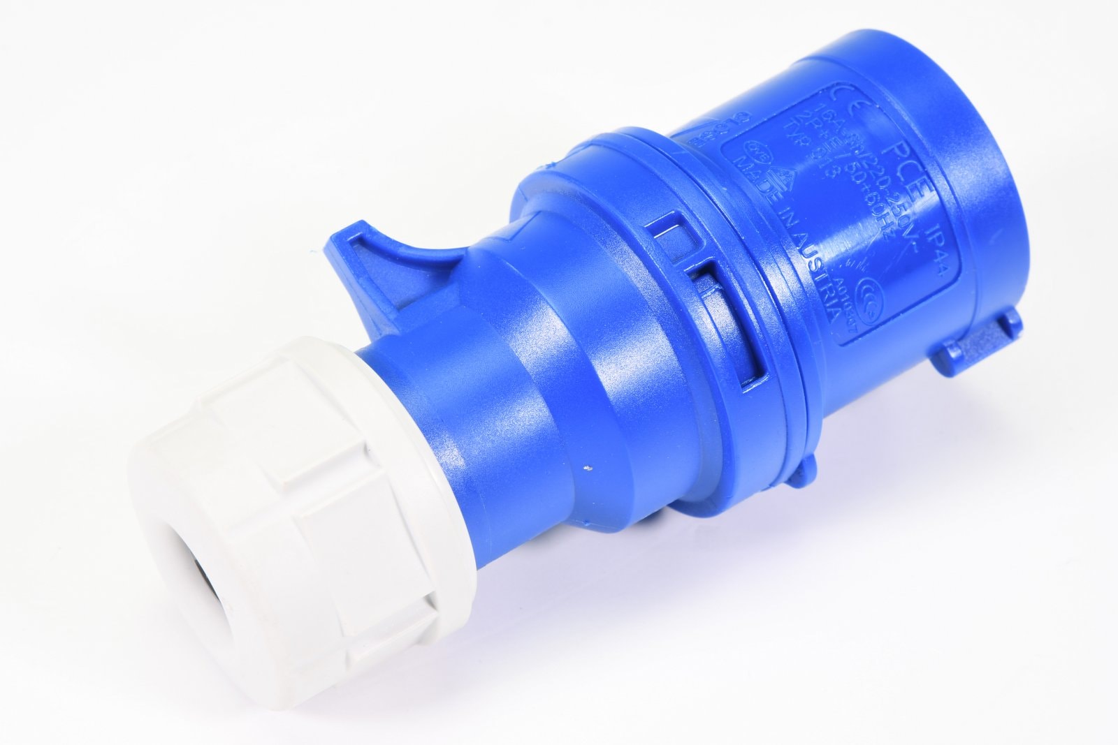 PCE 013-6 工業插頭 16A 3針 220V(側面)