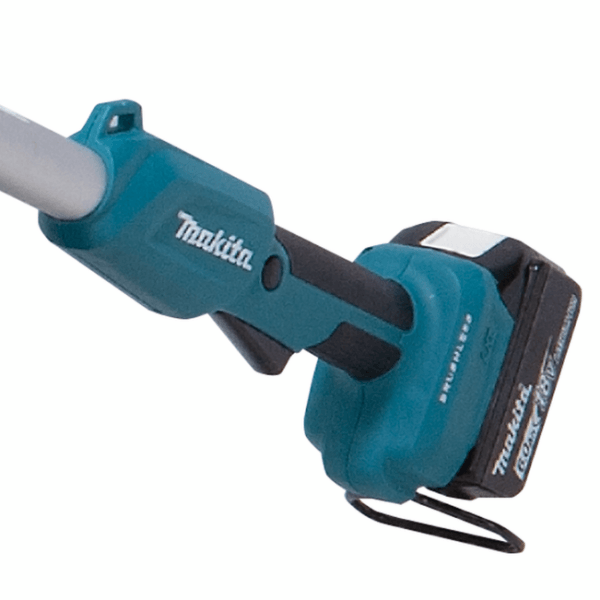 Makita DUA200Z 主機尾部電池插槽特寫(電池另購)