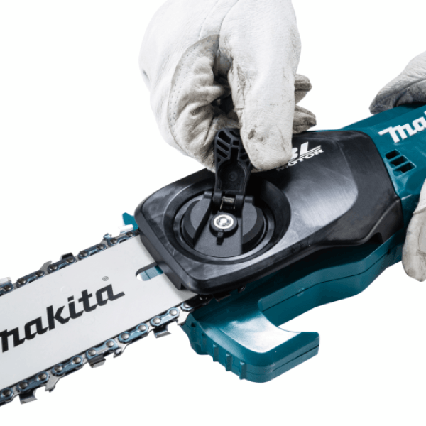 Makita DUA200Z 免工具調校鏈條及導板的旋鈕特寫