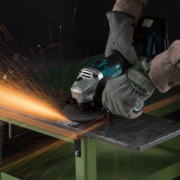 Makita DGA506RTE 18V LXT Lithium-Ion Brushless Cordless 5" Angle Grinder Kit with 5.0Ah Batteries