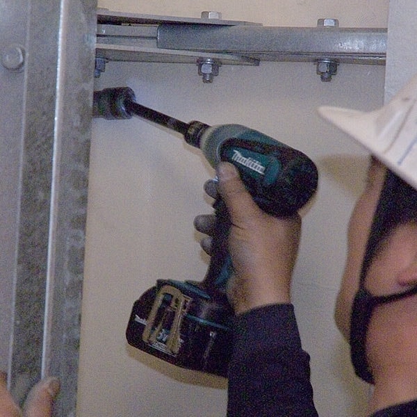 Makita DTW251RTE 充電式扳手(鋰18V)(5.0Ah電池)