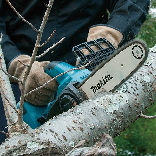 Makita DUC302Z Cordless Chainsaw 300mm (12") (Li-ion 18Vx2) (Tool Only)