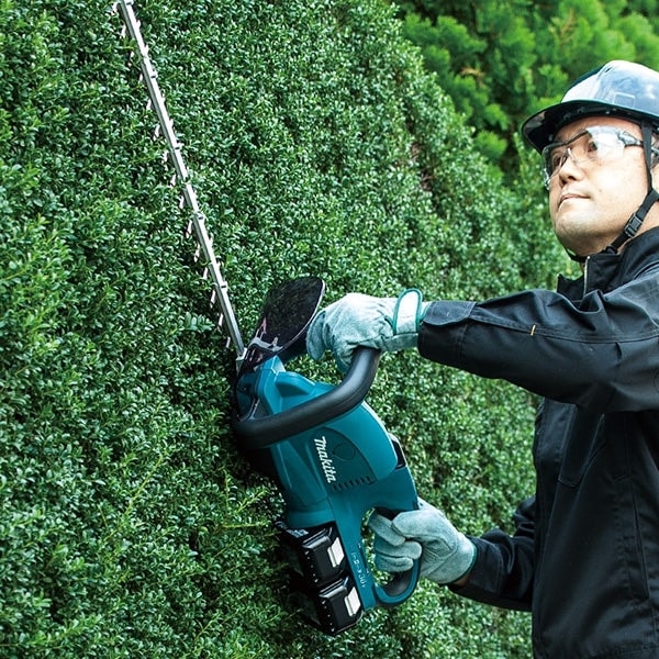 Makita DUH551Z Cordless Hedge Trimmer 550mm (18Vx2=36V) (Tool Only)