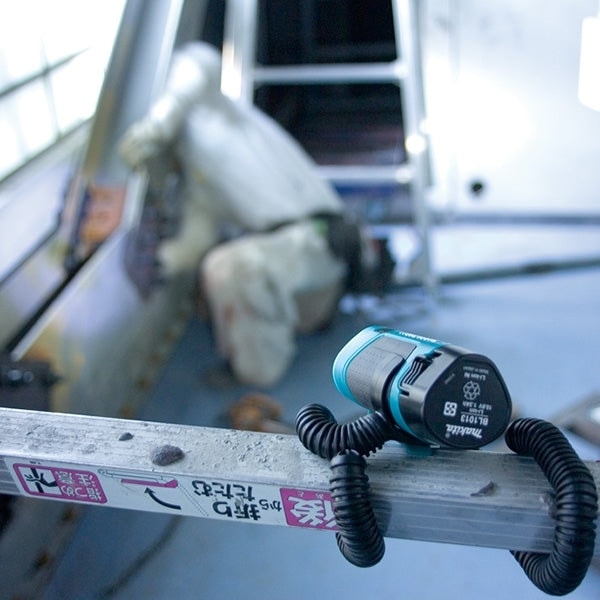 Makita ML101 Rechargeable Clamp Light (10.8V Li-ion) (Bare Tool)