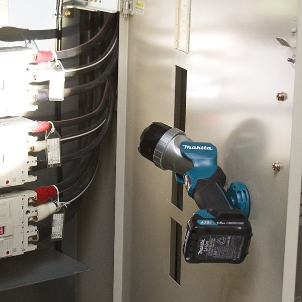 Makita ML106 充電式LED手電筒(鋰12V)(淨機)