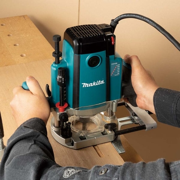 Makita RP2303FC Plunge Router