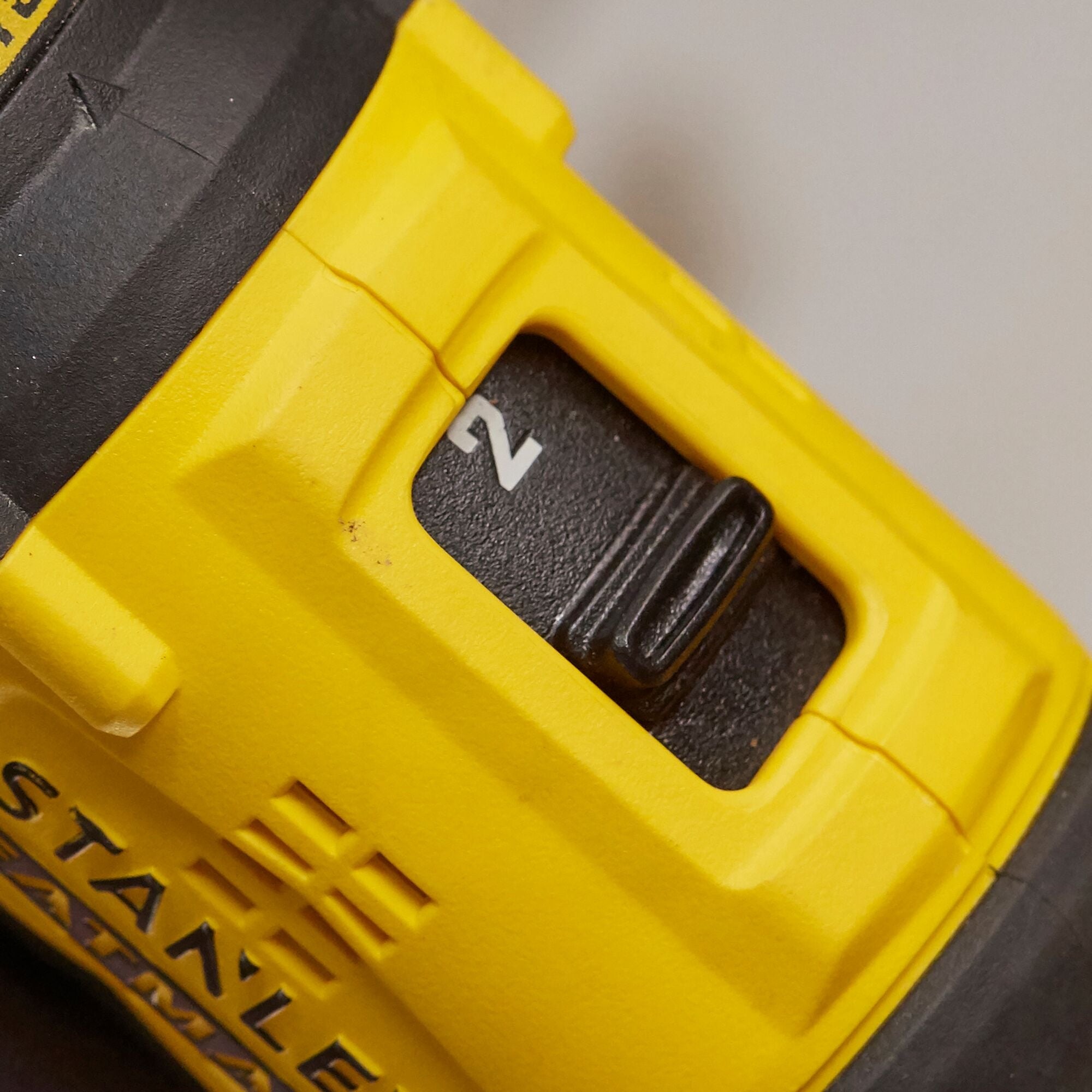 美國 STANLEY 史丹利 SBD710D2K-B1 V20 充電式無刷電鑽 (2電1充套裝)