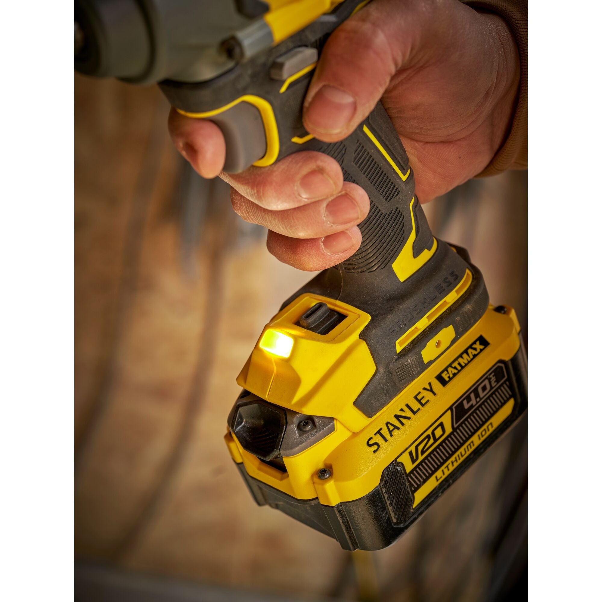 美國 STANLEY 史丹利 SBW920M2K-B1 V20 充電式無刷衝擊扳手 (2電1充套裝)