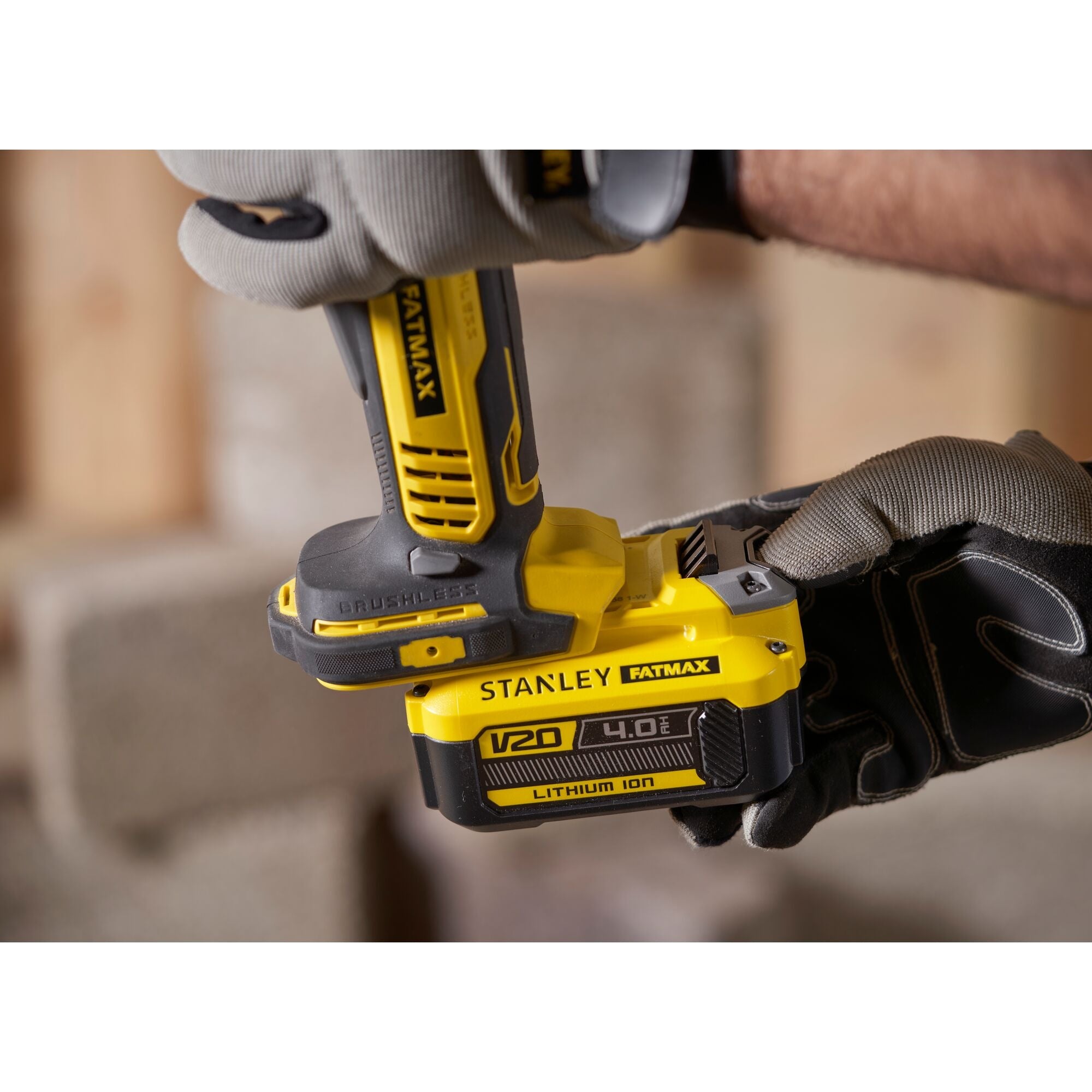 美國 STANLEY 史丹利 SFMCG700M2K-QW V20 充電式無刷角磨機 (安全開關) (2電1充套裝)