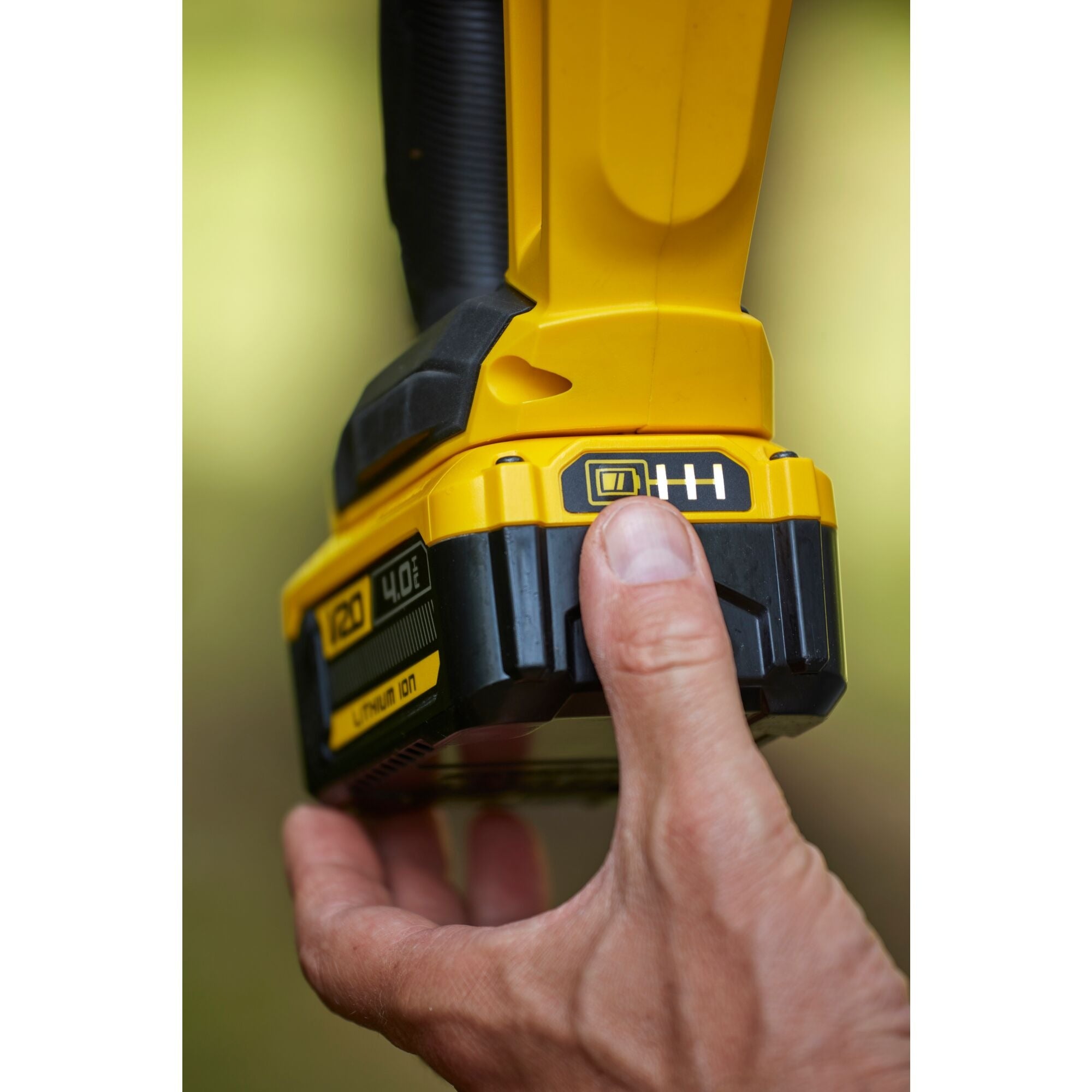 美國 STANLEY 史丹利 SFMCHT855M1-GB V20 充電式籬笆剪550毫米 (1電1充套裝)