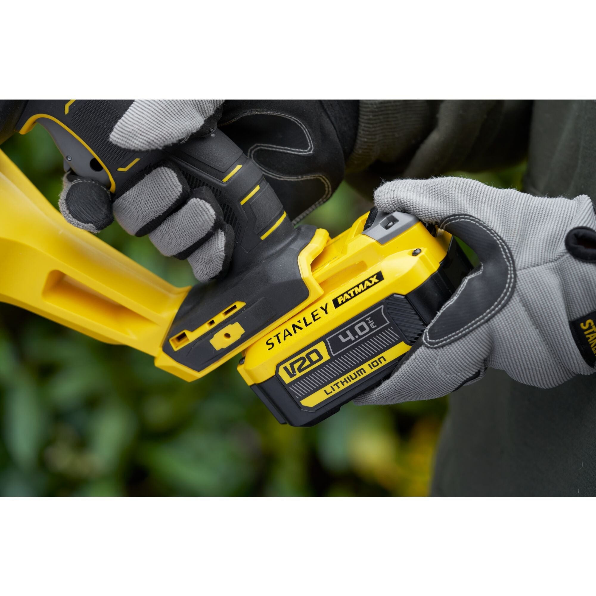 美國 STANLEY 史丹利 SFMCHT855M1-GB V20 充電式籬笆剪550毫米 (1電1充套裝)